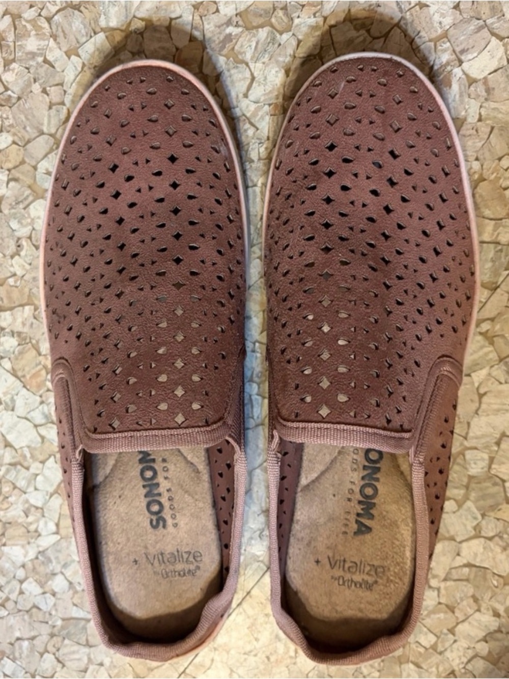 Slip-On Sneakers in Pink